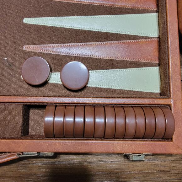 VINTAGE Backgammon Game in Classic Brown Suitcase - Picture 4 of 9